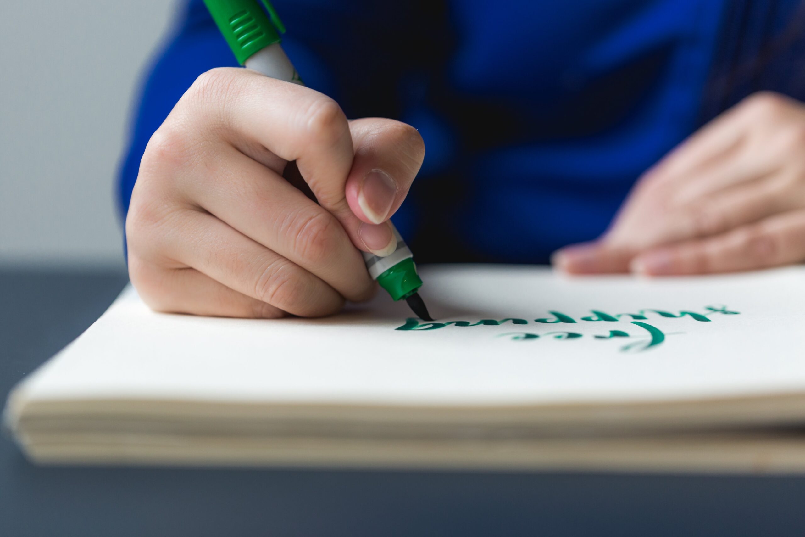 Scrivere una lettera: usare carta e penna per stare bene